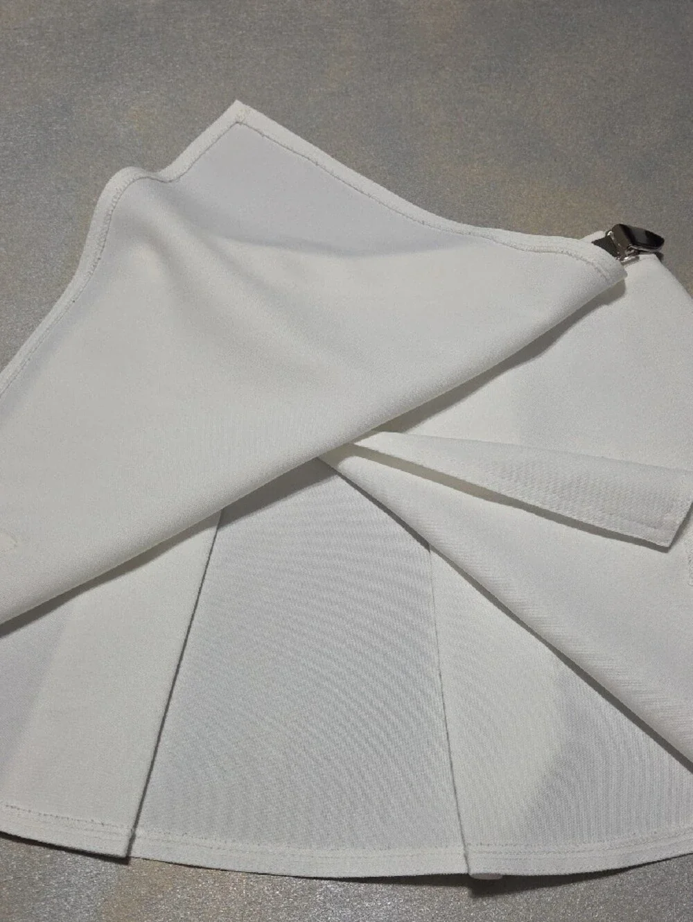 Head White Circle Skater Skirt with Metal Clip VINTAGE